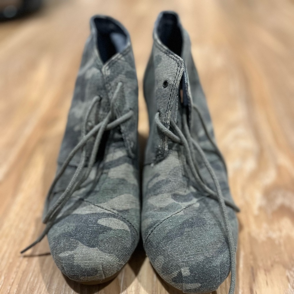 Tom’s Camo Wedges